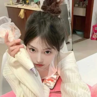 追梦的黎族女娃娃